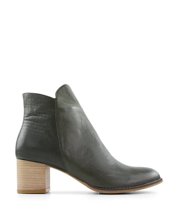 BUENO ESSA ANKLE BOOTS